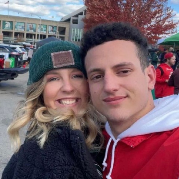 Meet your Posher, Abigail - Picture 1 of 1